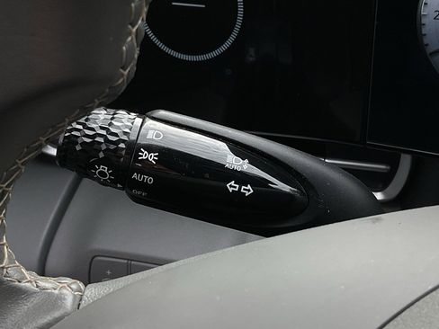 Used 2025 Hyundai Elantra SEL image 24