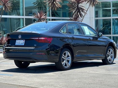 Used 2023 Volkswagen Jetta SE FWD image 5