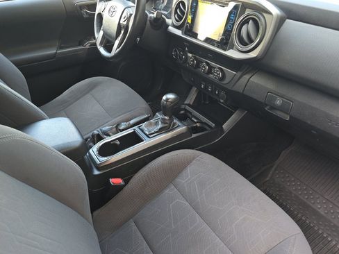 Used 2019 Toyota Tacoma TRD Sport AWD/4WD image 15