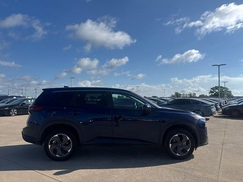 Certified 2025 Nissan Rogue SV AWD/4WD image 22