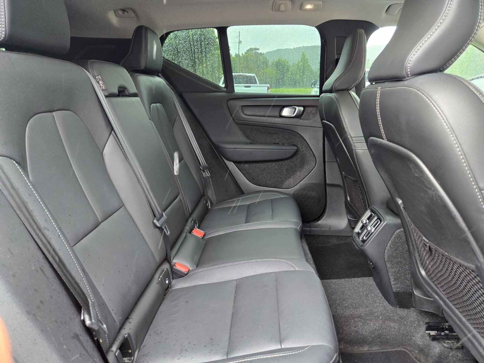 Used 2024 Volvo XC40 B5 Plus AWD/4WD image 19