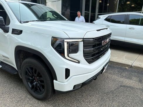 Used 2022 GMC Sierra 1500 Elevation AWD/4WD image 7