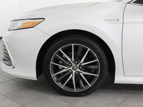 Used 2021 Toyota Camry XLE w/ Navigation Upgrade Package image 21