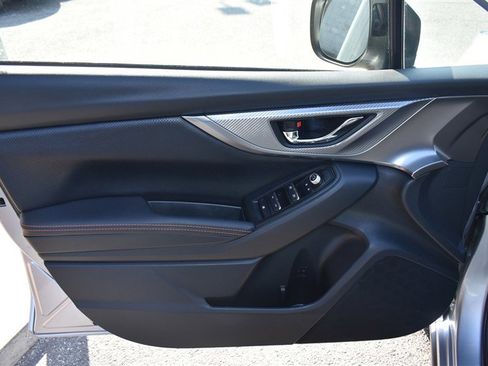 Used 2023 Subaru Crosstrek 2.5i Limited w/ Moonroof Package image 9