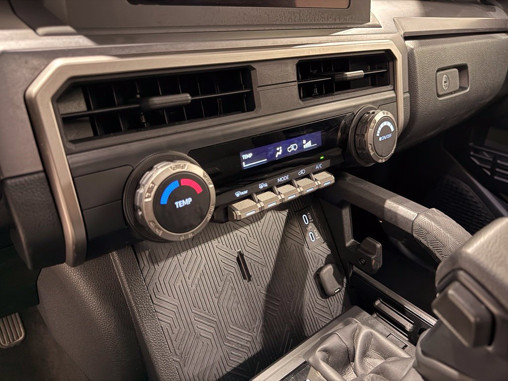 Used 2025 Toyota 4Runner SR5 AWD/4WD image 25