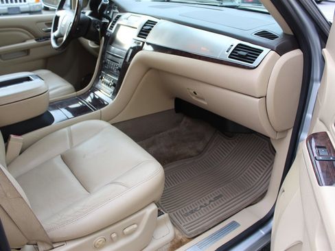 Used 2013 Cadillac Escalade ESV Premium image 12