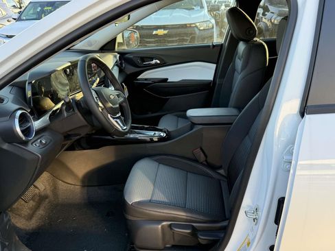 New 2026 Chevrolet Trax LT w/ Driver Confidence Package image 17