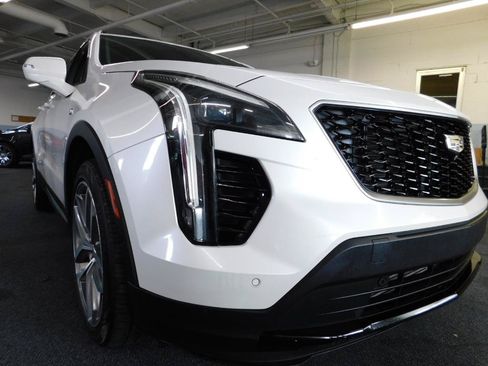 Used 2019 Cadillac XT4 Sport w/ Enhanced Visibility Package AWD/4WD image 5