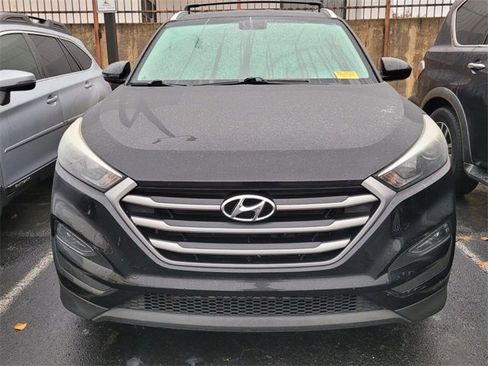Used 2018 Hyundai Tucson SEL image 2