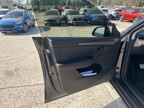 Used 2024 Tesla Model Y Performance image 18