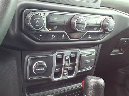 Used 2023 Jeep Gladiator Sport image 14