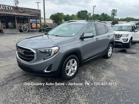 Used 2020 GMC Terrain SLE w/ Driver Convenience Package FWD image 2