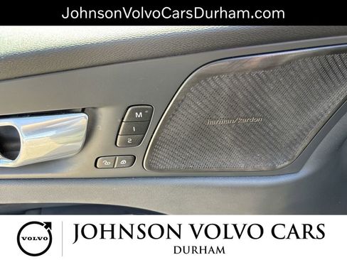 Used 2023 Volvo XC60 B5 Plus AWD/4WD image 15