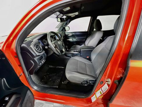 Used 2017 Toyota Tacoma TRD Sport w/ Premium & Technology Package RWD image 15