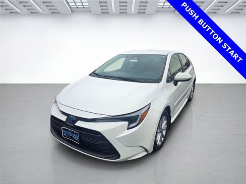 Used 2023 Toyota Corolla LE w/ LE Convenience Package image 3