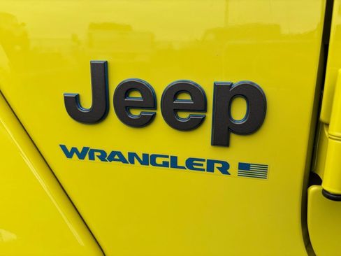 Used 2023 Jeep Wrangler Unlimited Rubicon 4xe w/ Cold Weather Group AWD/4WD image 32