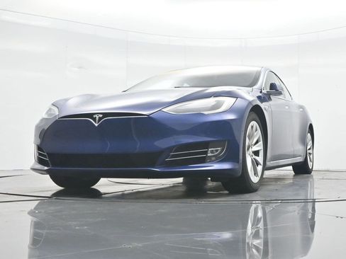 Used 2019 Tesla Model S Standard Range AWD/4WD image 27