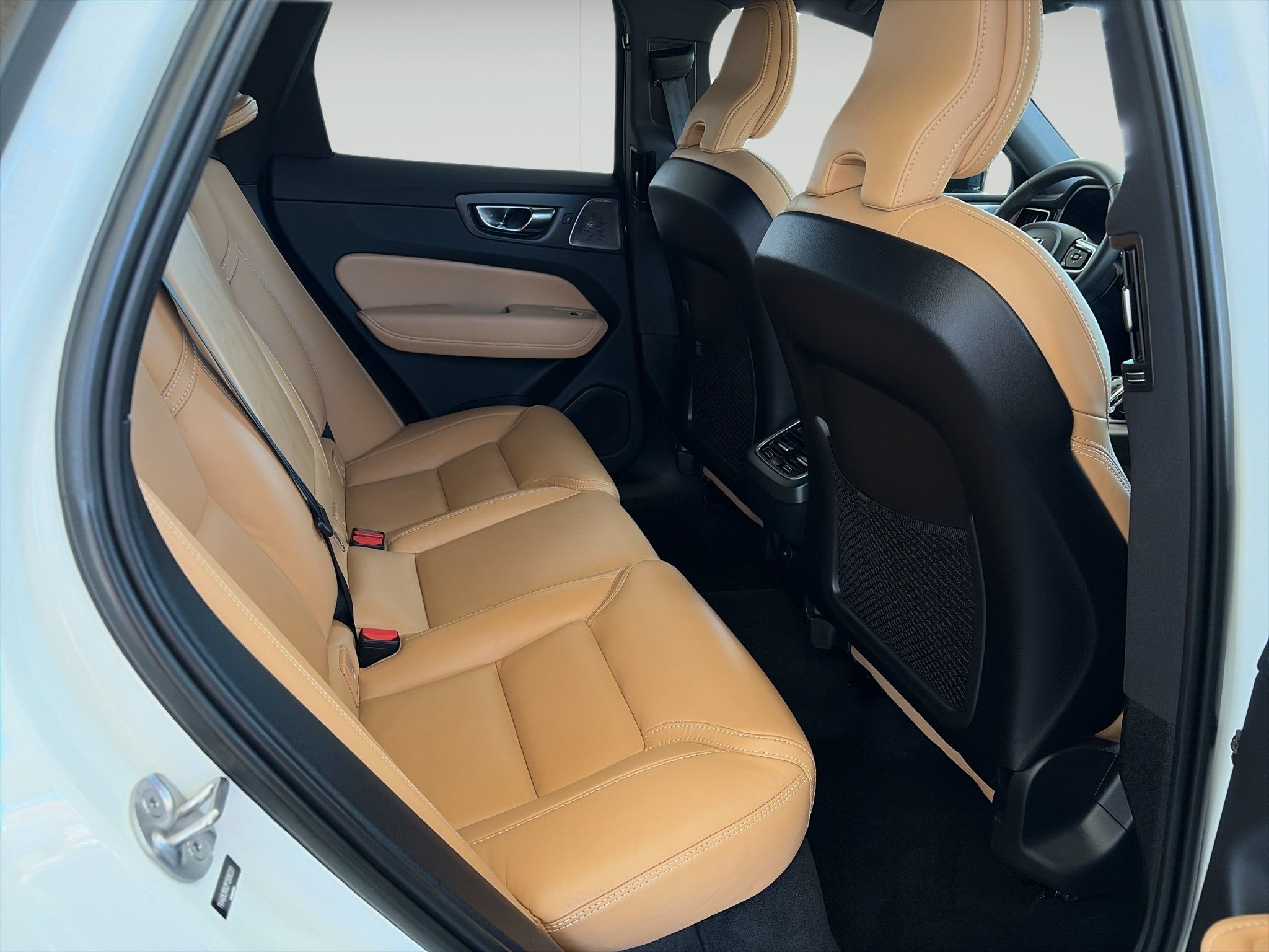Used 2023 Volvo XC60 B6 Ultimate w/ Protection Package Premier AWD/4WD image 14