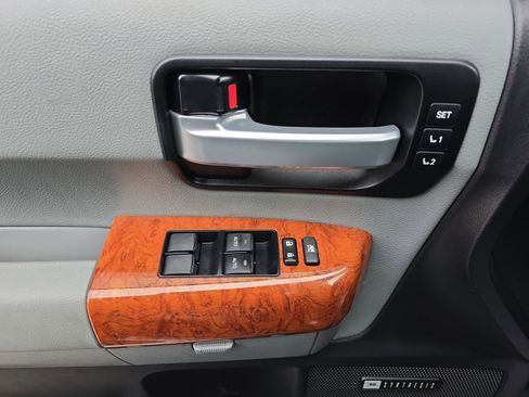 Used 2019 Toyota Sequoia Platinum image 30