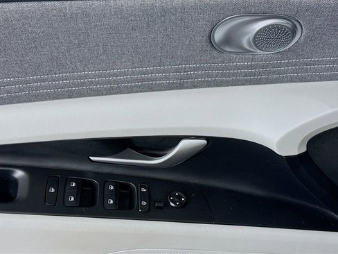 Certified 2025 Hyundai Elantra Limited image 26