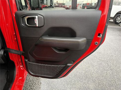 Used 2025 Jeep Wrangler Sahara w/ Safety Group image 17