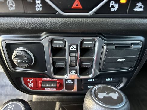 Used 2024 Jeep Wrangler Willys image 17