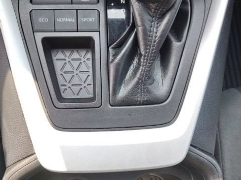 Used 2021 Toyota RAV4 XLE FWD image 14