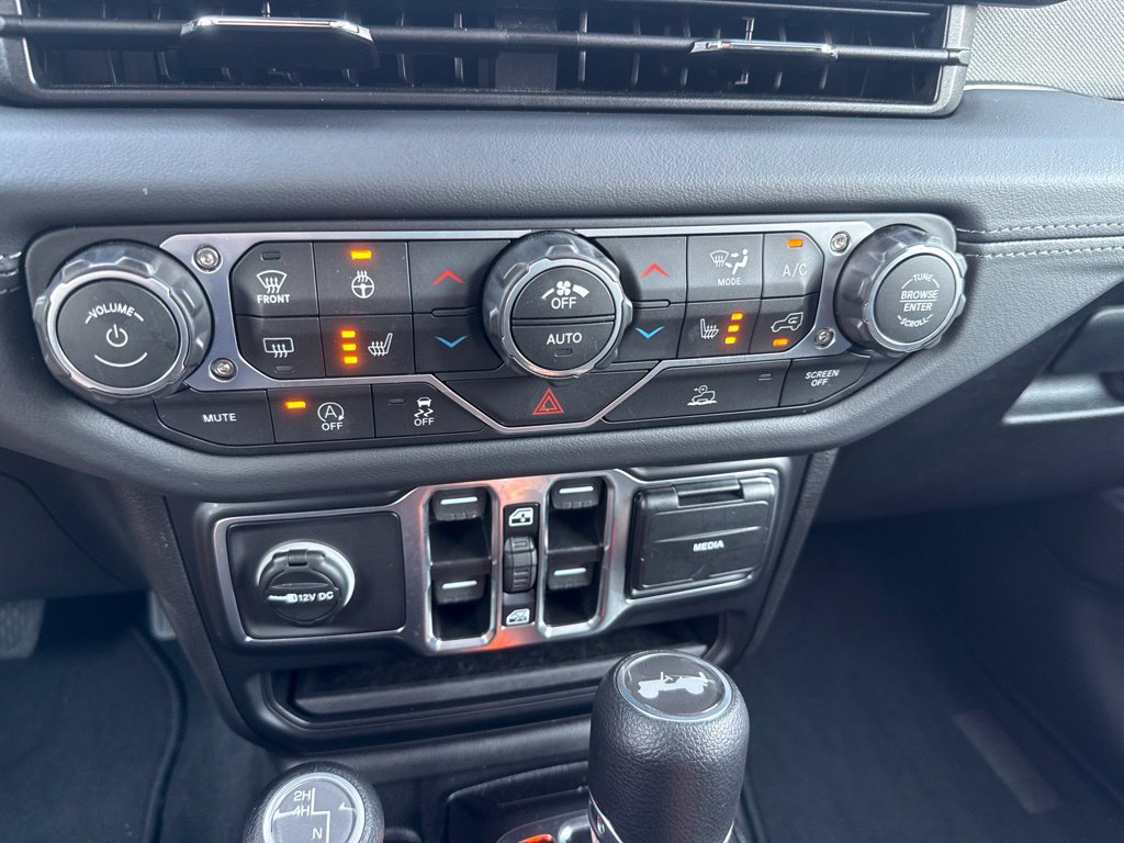 Used 2026 Jeep Wrangler Unlimited Sahara AWD/4WD image 34
