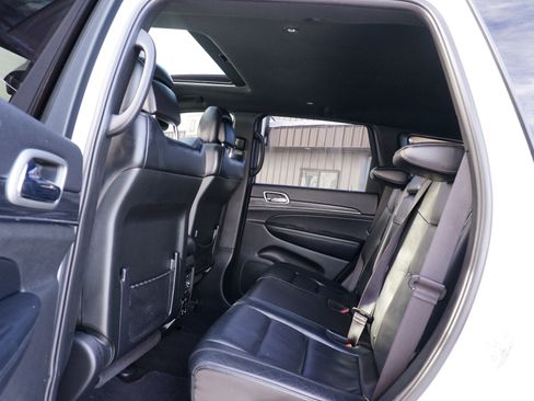 Used 2019 Jeep Grand Cherokee Limited image 18