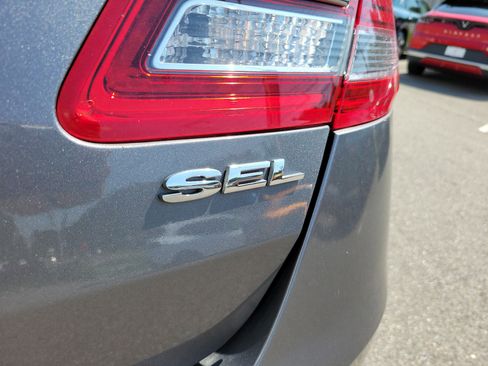 Used 2014 Ford Taurus SEL image 12