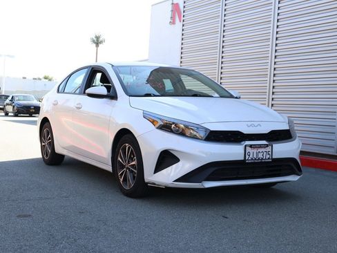 Used 2023 Kia Forte LXS image 2