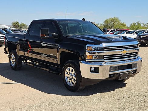 Used 2017 Chevrolet Silverado 2500 LT w/ LT Fleet Convenience Package AWD/4WD image 3