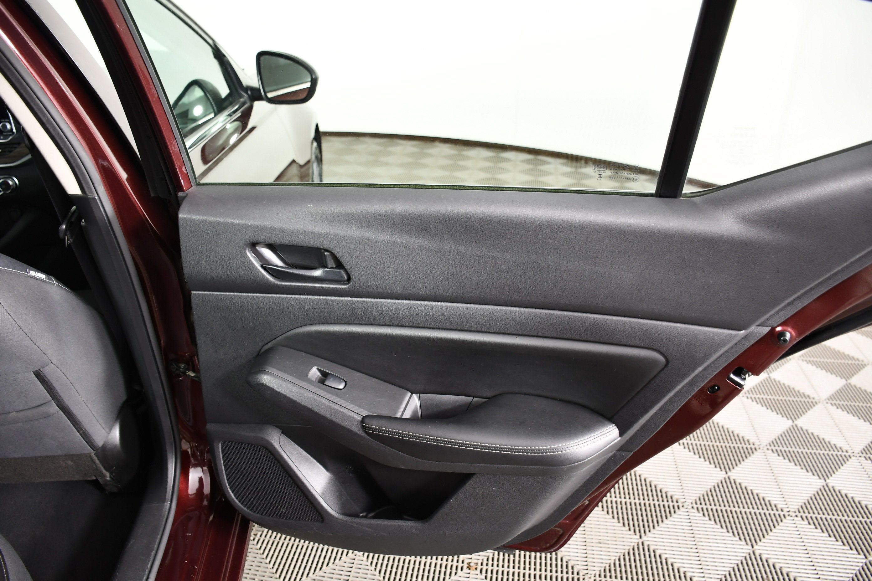 Used 2024 Nissan Altima 2.5 SV FWD image 41