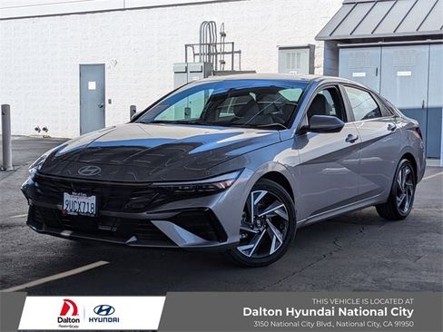Used 2025 Hyundai Elantra SEL image 1