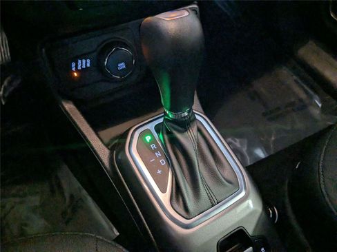 Used 2022 Jeep Renegade Sport w/ Sport Appearance Group image 19