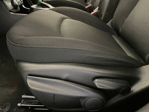 Used 2023 Jeep Renegade Latitude AWD/4WD image 11