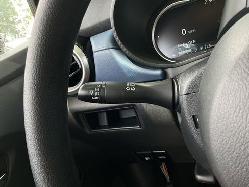 Used 2025 Nissan Versa SV FWD image 31