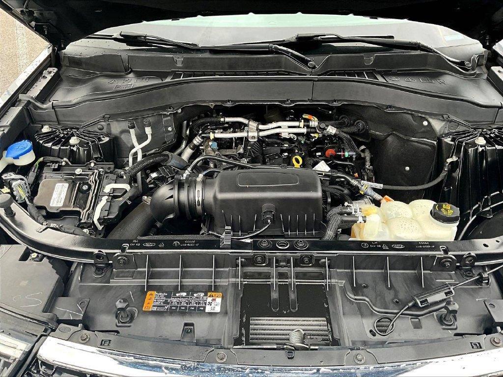 Used 2021 Ford Explorer XLT AWD/4WD image 32