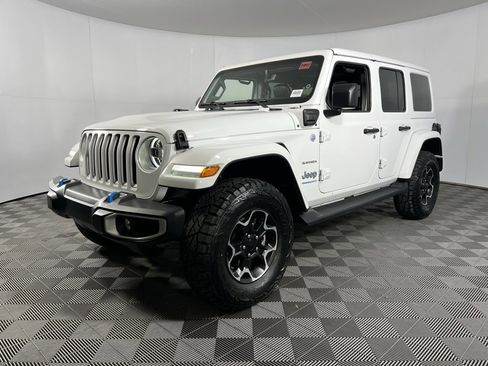 Used 2023 Jeep Wrangler Unlimited Sahara image 3