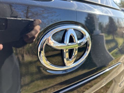 Certified 2023 Toyota Corolla Cross XLE image 7