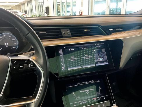 Used 2023 Audi e-tron Premium w/ Convenience Plus Package image 6