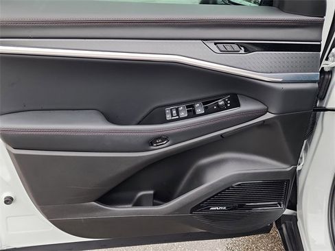 Used 2025 Jeep Wagoneer S Limited image 12