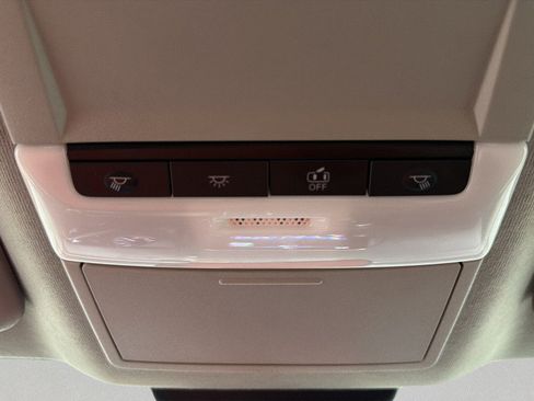 Used 2025 Nissan Sentra SR FWD image 23