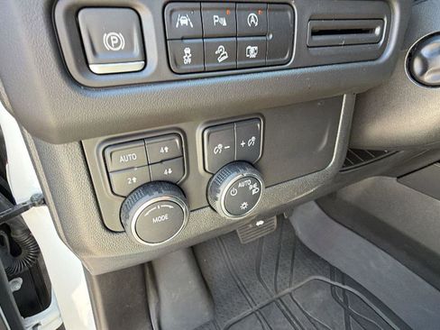 Used 2024 Chevrolet Tahoe Z71 w/ Luxury Package AWD/4WD image 25
