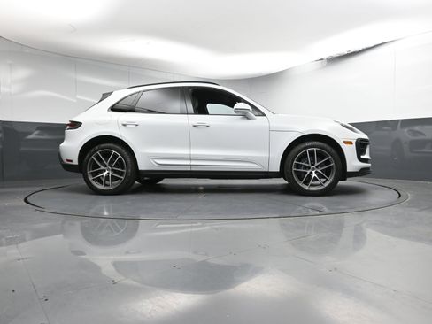 Used 2022 Porsche Macan image 31