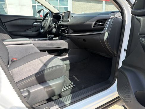 Used 2024 Nissan Rogue SV AWD/4WD image 12