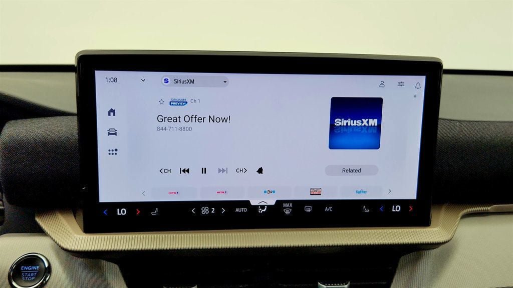 Used 2025 Ford Explorer Active AWD/4WD image 18
