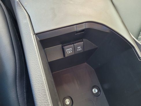 Used 2023 Toyota Camry SE image 18