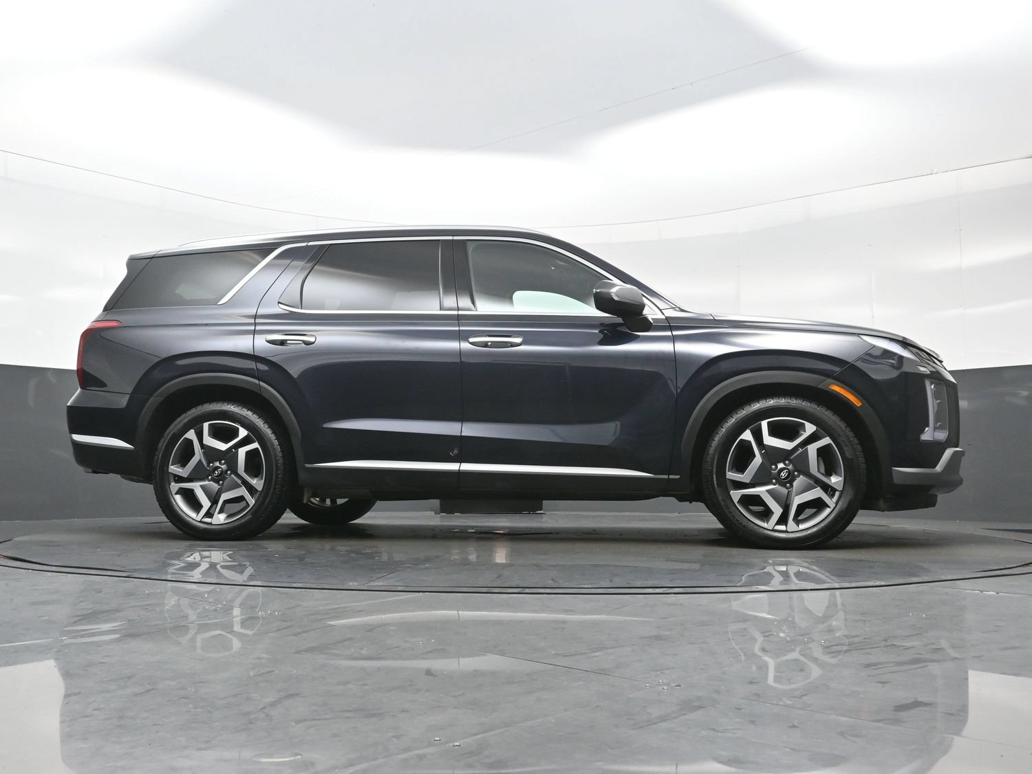 Certified 2023 Hyundai Palisade Limited w/ Cargo Package AWD/4WD image 34