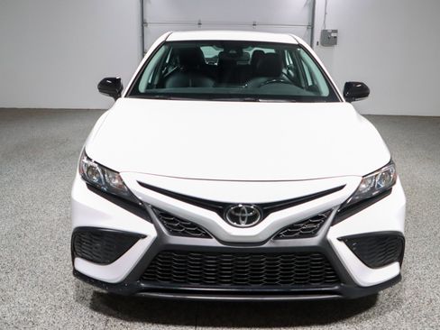Used 2023 Toyota Camry SE w/ Convenience Package FWD image 4